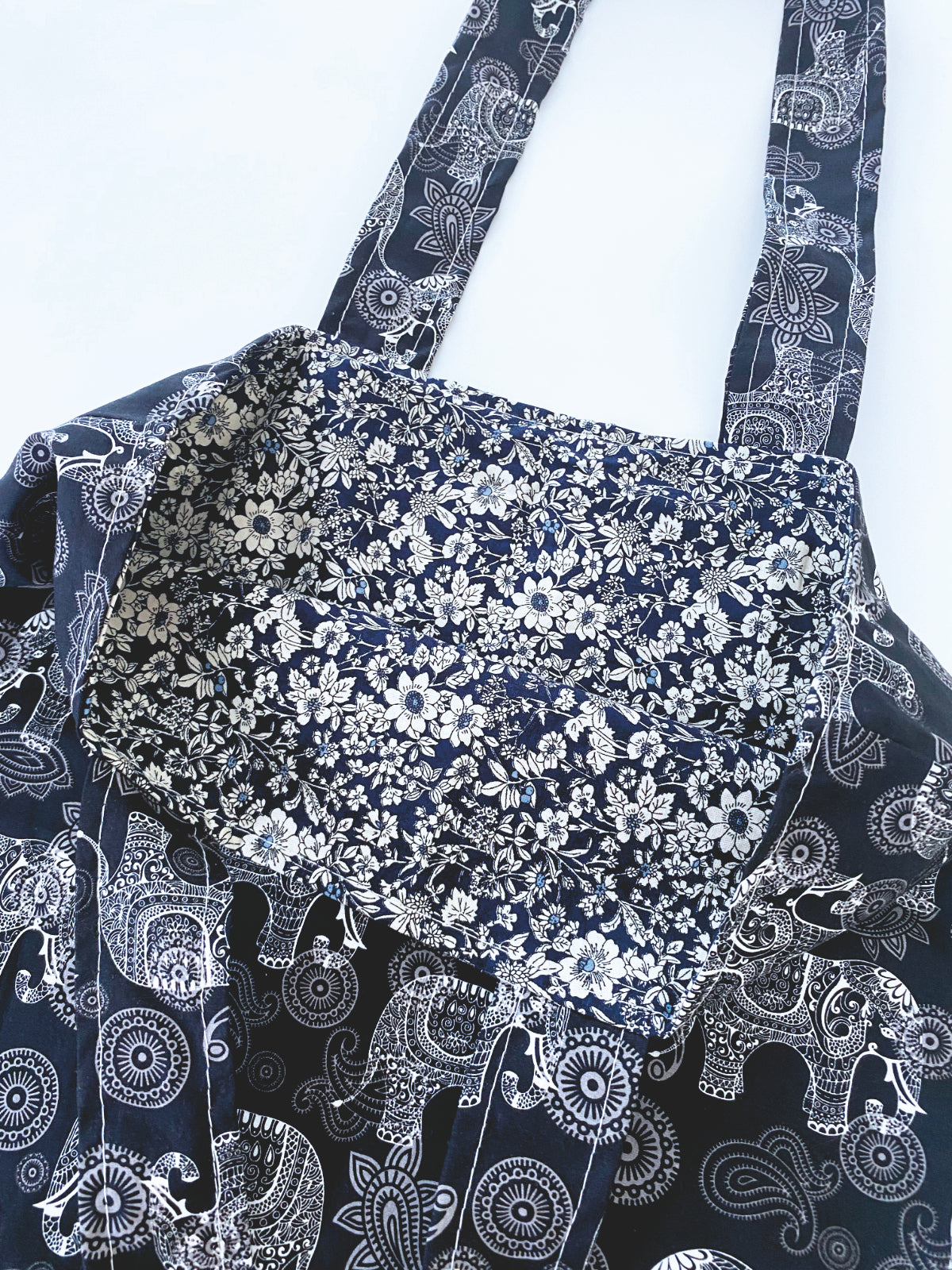 Medium size tote / shopping bag