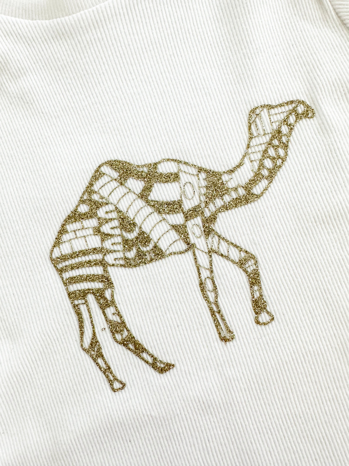 Short sleeve t-shirt with glittery camel design